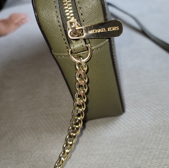 Michael Kors Jet Set in Olive - Picture 4 of 9